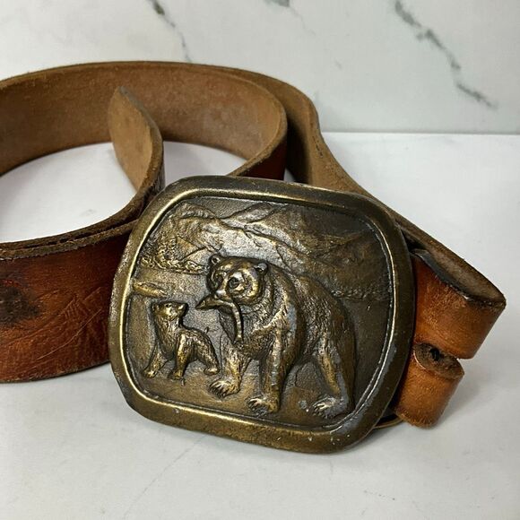 VINTAGE 1976 INDIANA METAL CRAFT Bear Belt Buckle With Embossed Leather Belt